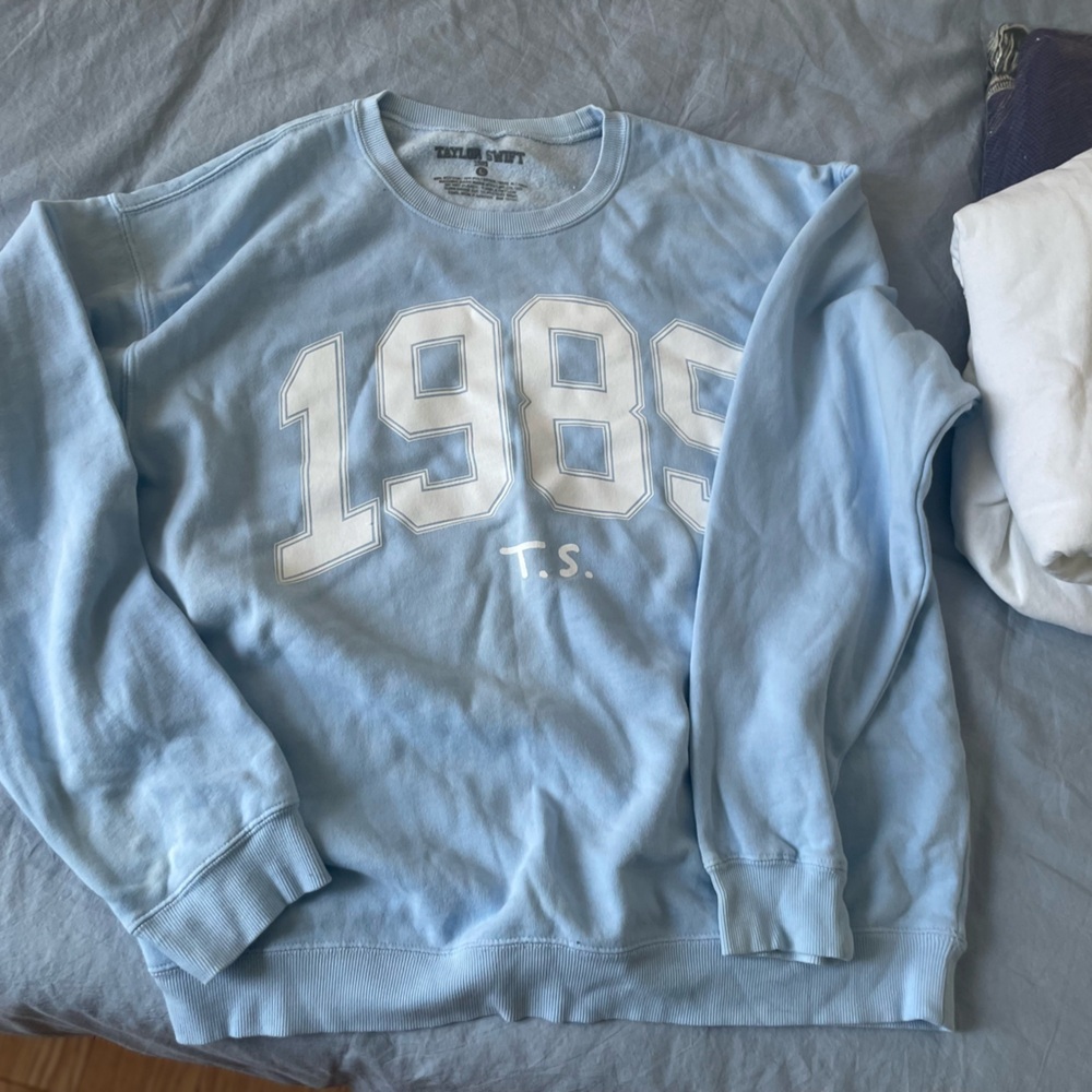 1989 taylor swift sweatshirt